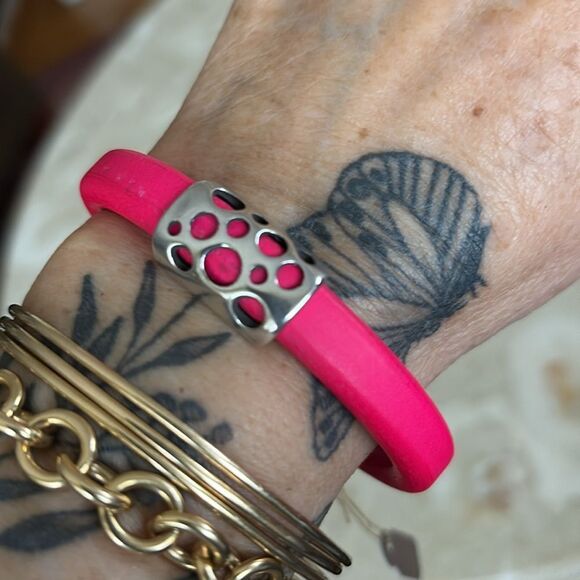 New! Handcrafted Leather Cuff Style Bracelet - Picture 4 of 9